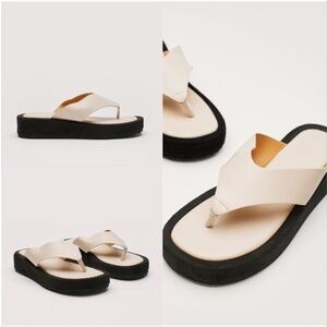 Nasty Gal Womens Faux Leather Toe Thong Platform Sandals Cream and Black Size 6
